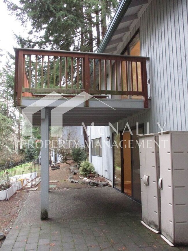 Building Photo - Spacious 3 Bedroom, 2.75 Bathroom Condo in Gig Harbor