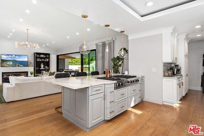 Building Photo - 2120 San Ysidro Dr