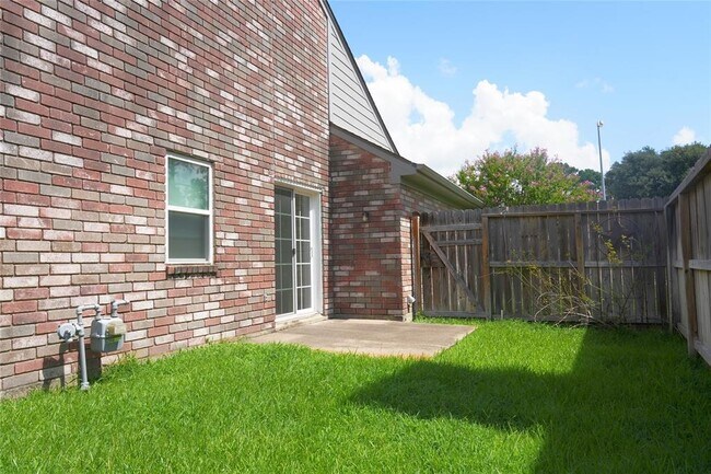 Building Photo - 18143 Forest Cedars Dr