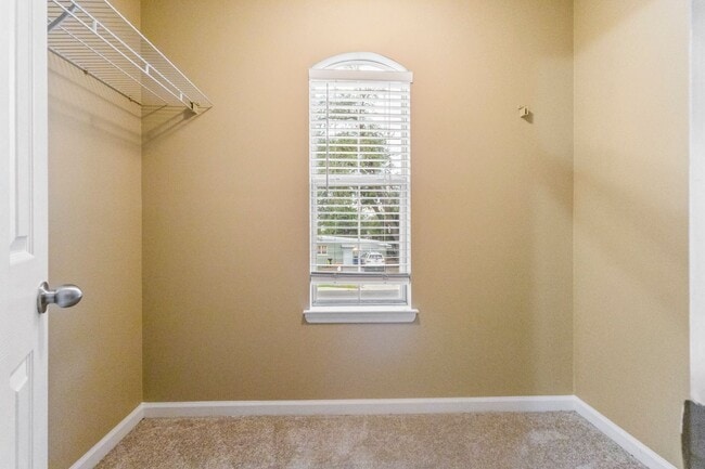 Building Photo - 108 N Gray Ave