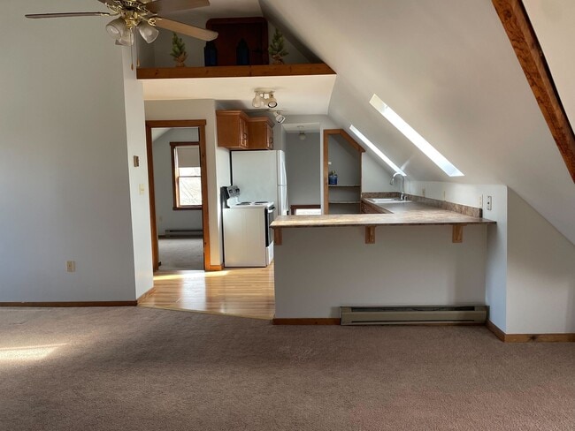 Building Photo - 156 Fair St