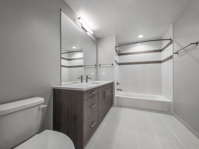 Building Photo - 1209 N Clark St