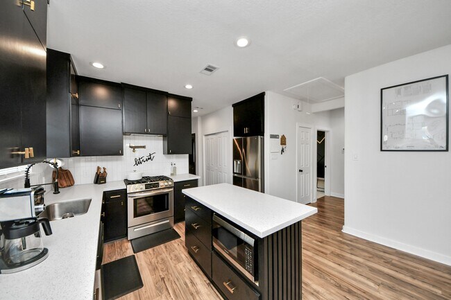 Building Photo - 111 Jenkins St