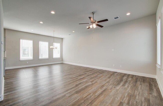 Building Photo - 1741 Cove Cres Ct