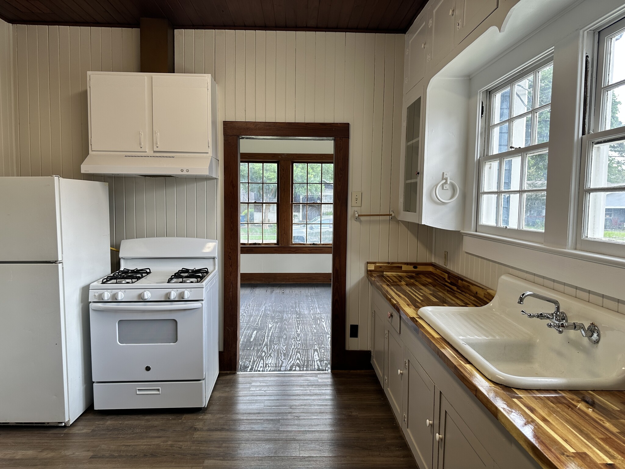Litchen - 426 Bellevue St