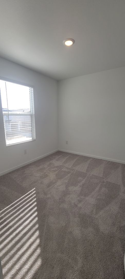 Building Photo - NEWLY BUILT 3 bedroom 2.5 Bath single fami...