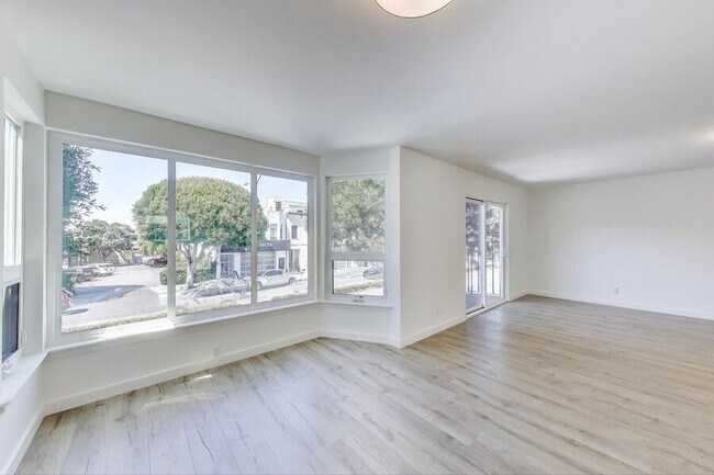 Primary Photo - 2137 Lombard St