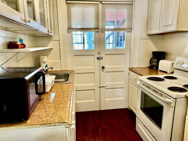 Building Photo - 1800 Fillmore St