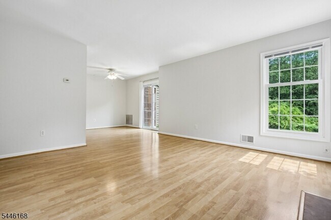 Building Photo - 85 Laurelwood Ct