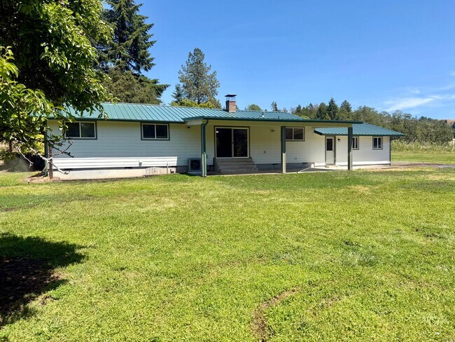 Building Photo - Newly Renovated Riverfront 3BR House - Available 8/1/2026