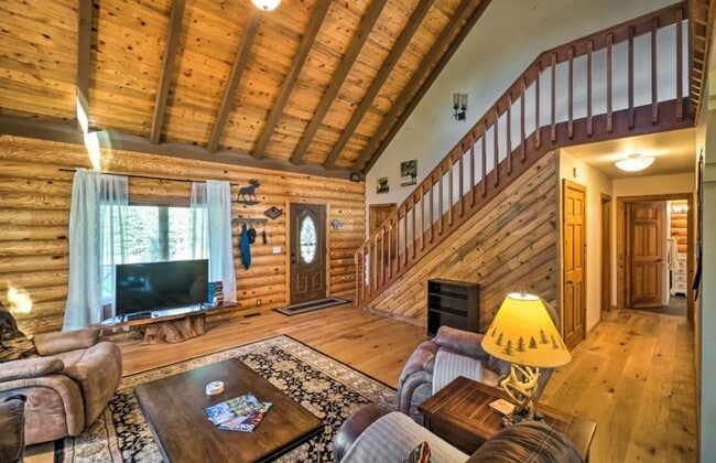 Building Photo - SEASONAL 4bd 2ba log home