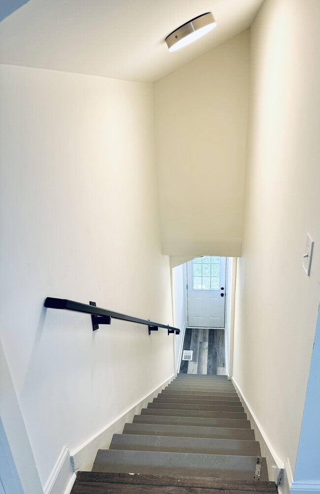 Building Photo - 510 N 2nd Ave