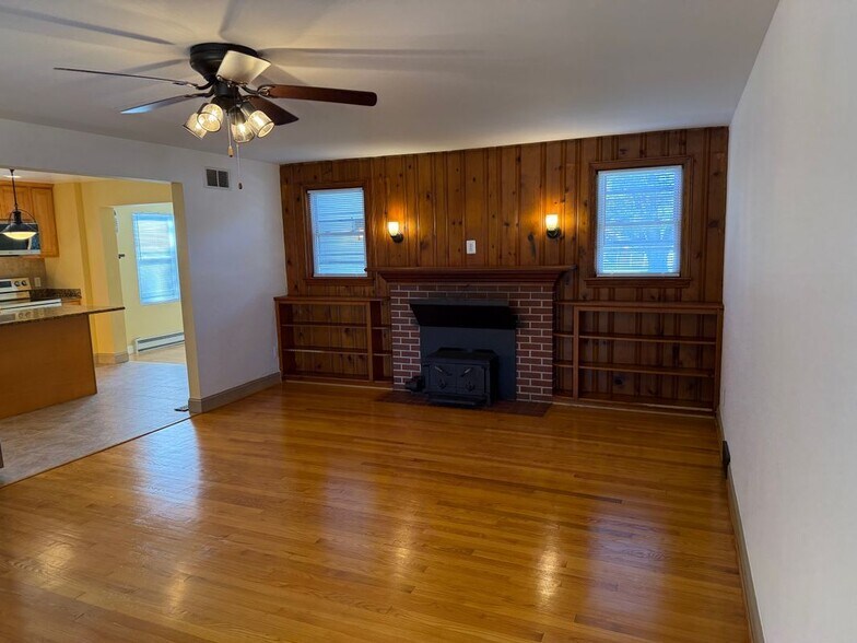 Building Photo - 1606 Littlestown Pike