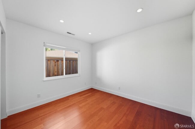 Building Photo - 2061 Ahneita Dr