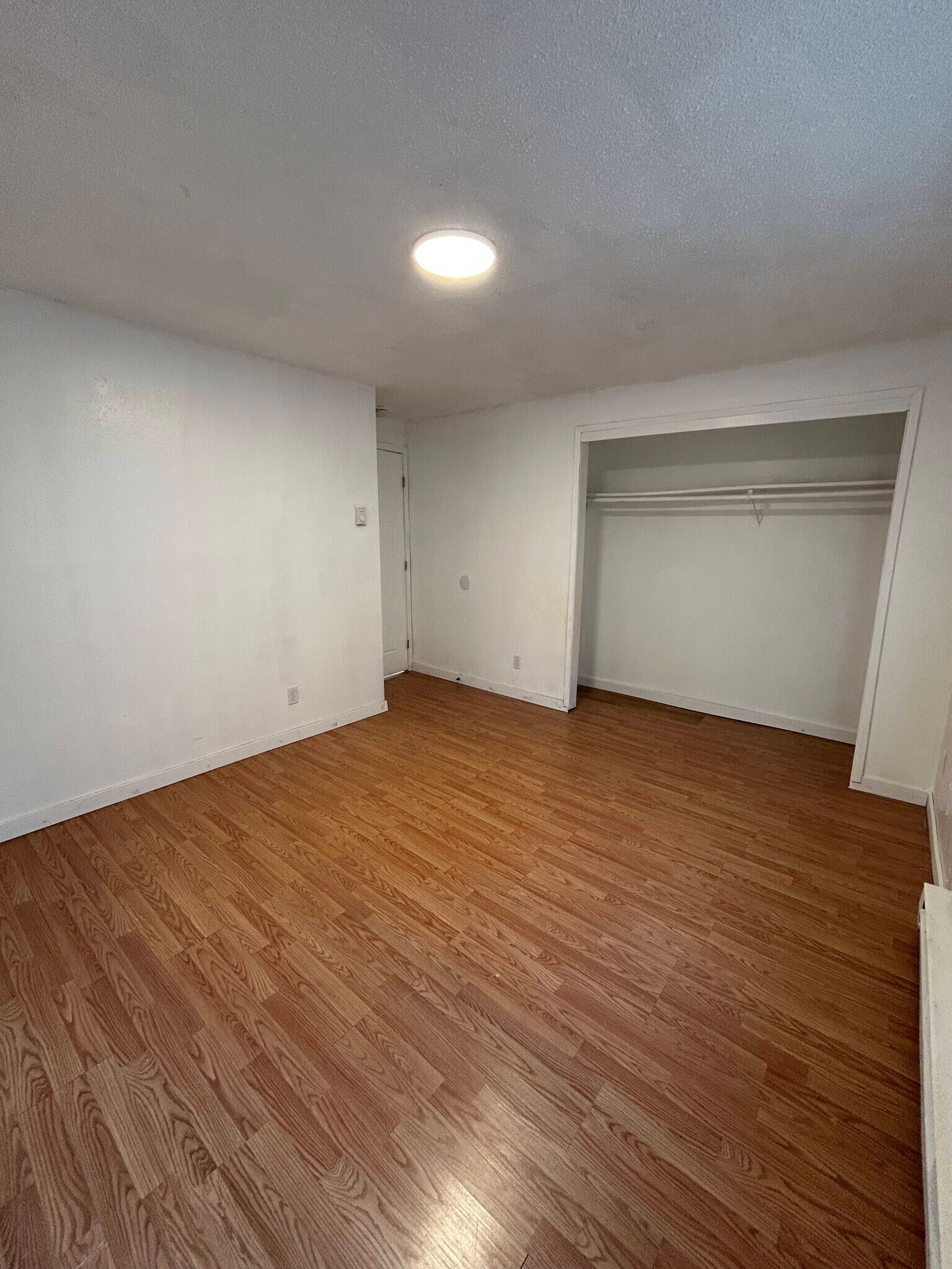 Building Photo - 4401 Saratoga Pl NE