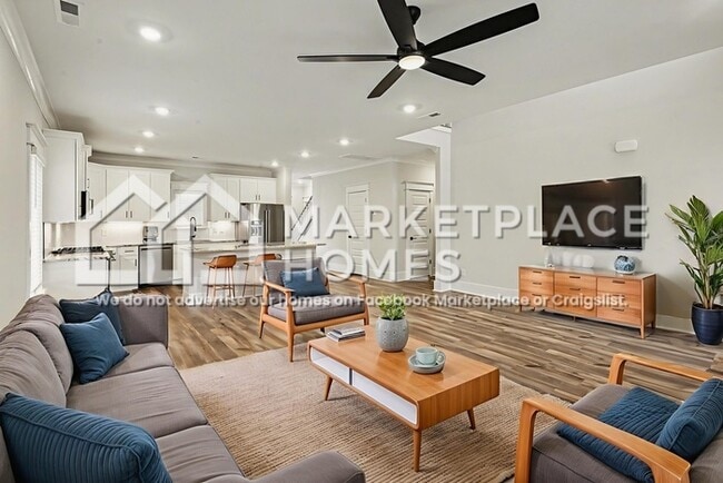 Building Photo - 521 Kingwood Ln