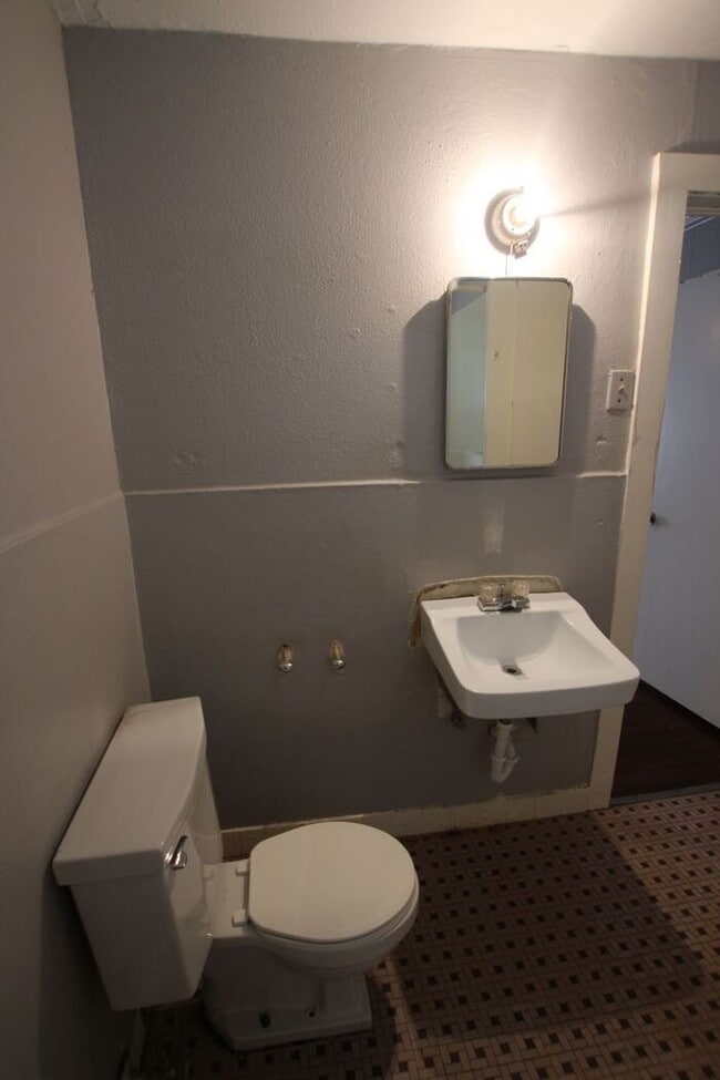Building Photo - Available! 1 Bedroom 1 Bathroom Apartment close to Downtown Tyler!