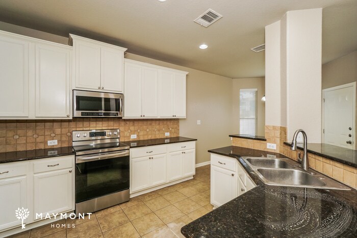 Building Photo - 132 Running Brook