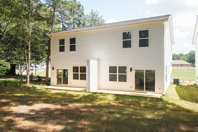 Building Photo - Brand new Duet Style Townhome in Charlotte!