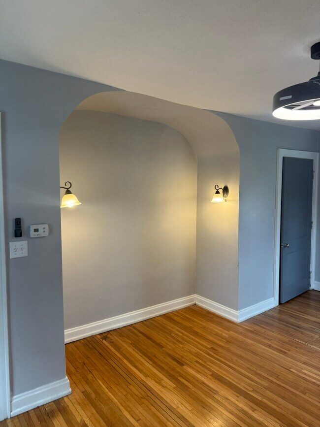 Building Photo - 952 Bulen Ave