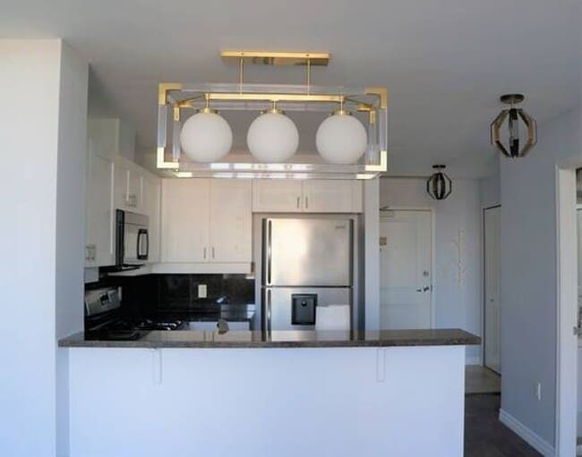 Building Photo - Bankers Hill Upgraded  One bedroom with Ci...