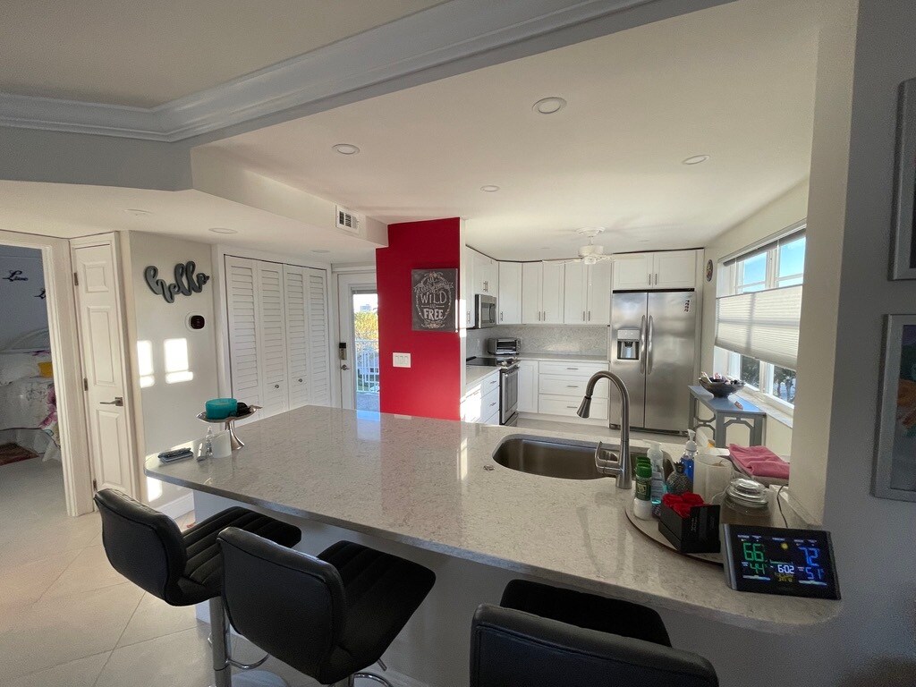Building Photo - 901 Gardenia Dr