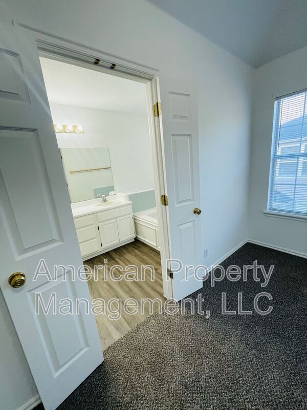 Building Photo - 5311 E 95th St