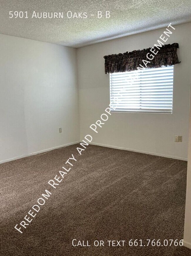 Building Photo - 5901 Auburn Oaks Dr