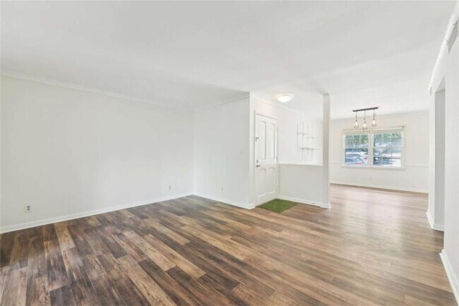 Building Photo - 73 Montre Square NW