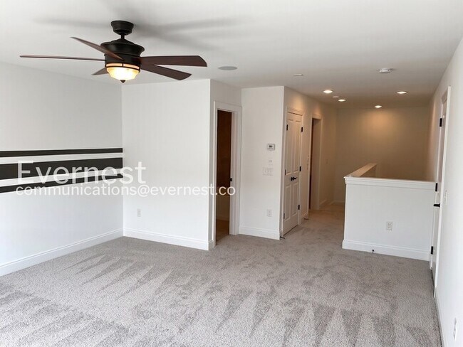 Building Photo - 3-Bed/3-Bath Modern Single Family Home with Attached Garage/Available Soon!