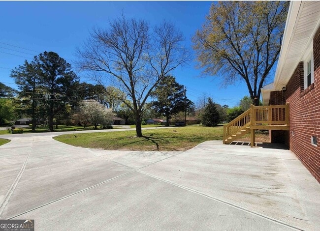 Building Photo - 2602 Lake Harbin Rd
