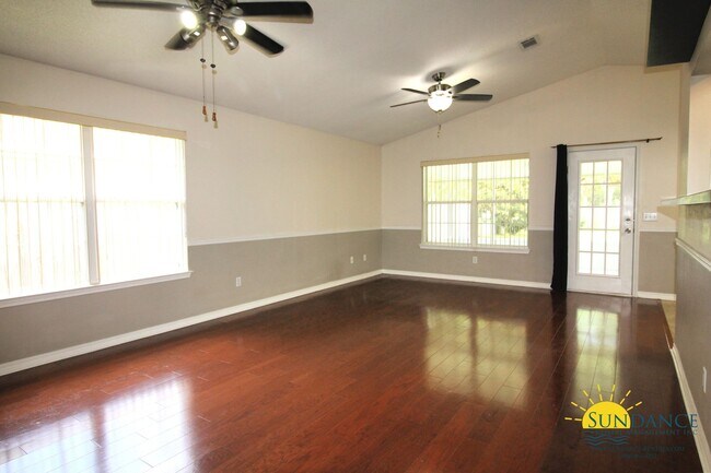 Building Photo - Gorgeous 3 Bedroom Home in Fort Walton Beach