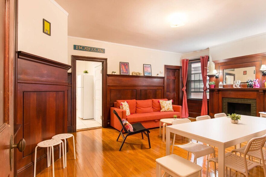 Building Photo - 1249 Beacon St