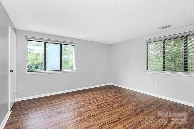 Building Photo - 7530 Pebblestone Dr
