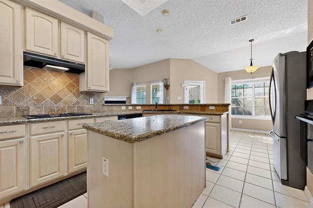 Building Photo - 9700 Wolf Creek Dr
