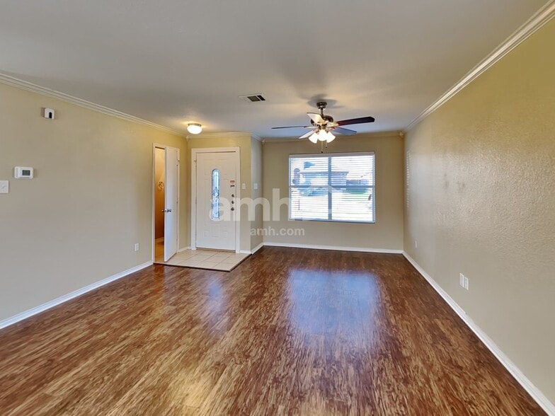Building Photo - 9829 Sparrow Hawk Ln