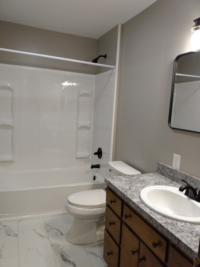 Building Photo - 578 Nelson St