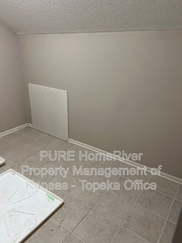 Building Photo - 6320 N Nevada Ave