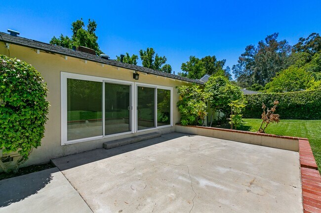 Building Photo - Now Available | Beautiful 3-Bedroom Home in Prime Pasadena