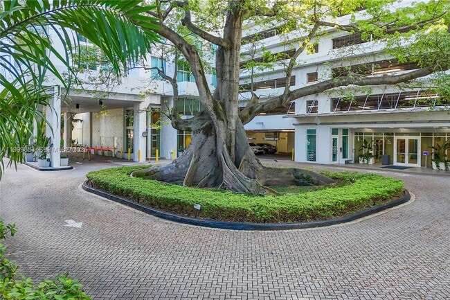 Building Photo - 1861 NW S River Dr