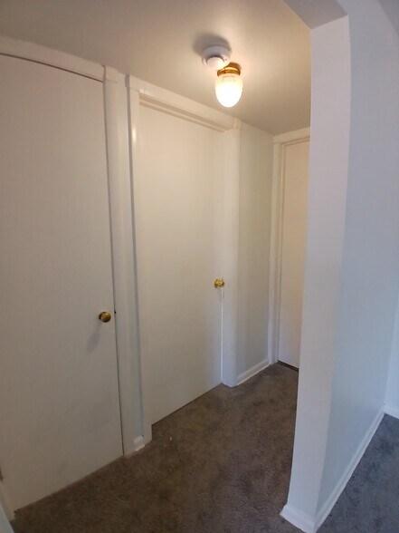 Building Photo - 1950 Nelawood Rd