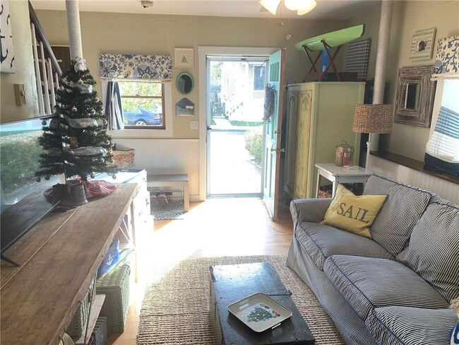 Building Photo - 28 Bacheller St