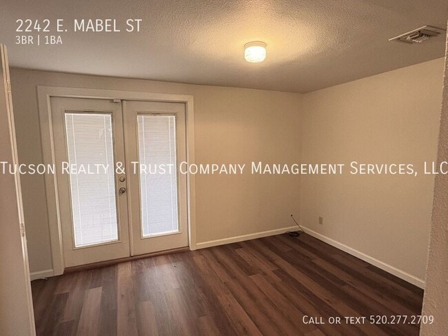 Building Photo - 2242 E Mabel St