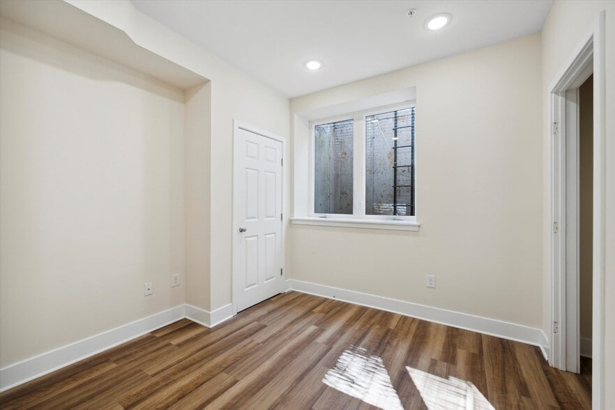 Building Photo - 1519 N Sydenham St