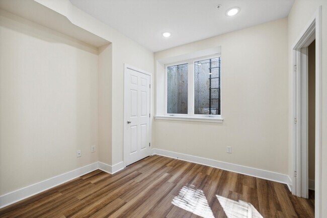 Building Photo - 1519 N Sydenham St