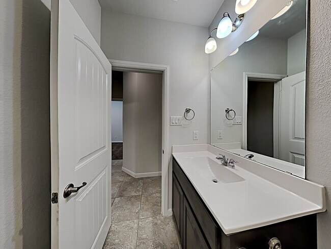 Building Photo - 9113 Golden Hollow Ln