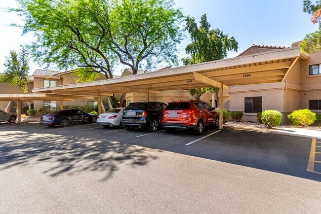 Building Photo - 2-bedroom 2 bath condo in Gated Community ...