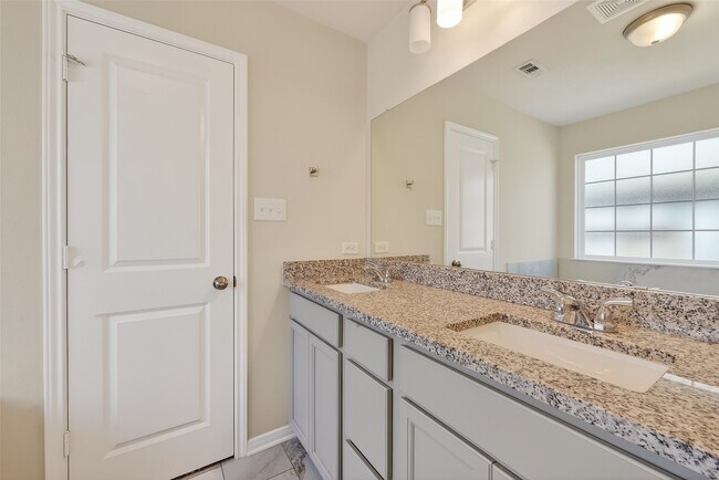 Building Photo - 14371 N Summerchase Cir