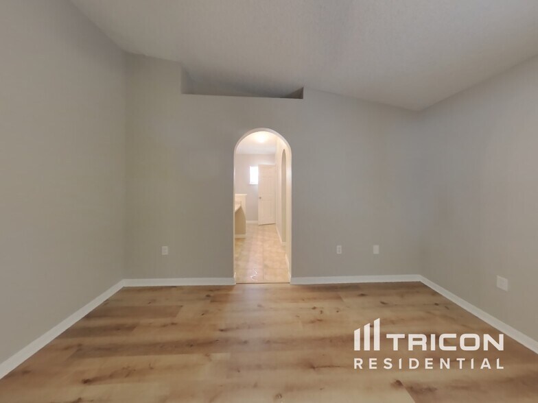 Building Photo - 30320 Birdhouse Dr