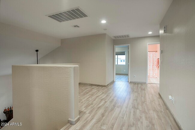 Building Photo - 3517 W Quail Track Dr